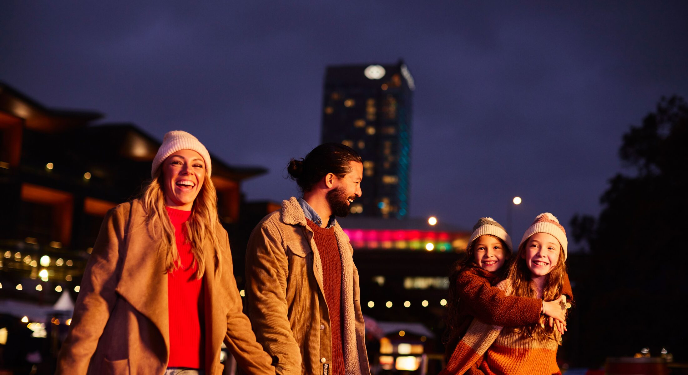 Family exploring Darling Harbour - DNSW image